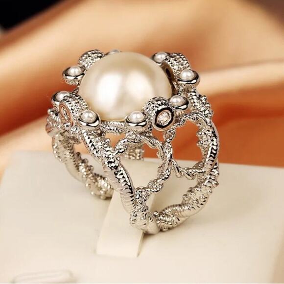 Sterling Silver Pearl Exaggerated Ring - Picture 8 of 10